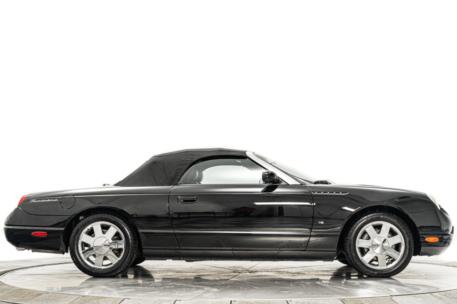 Used 2003 Ford Thunderbird image 19