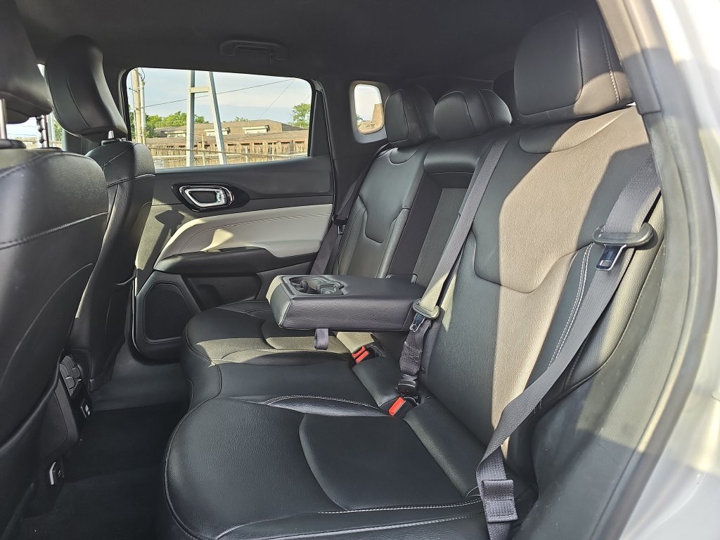 Used 2025 Jeep Compass Limited AWD/4WD image 13