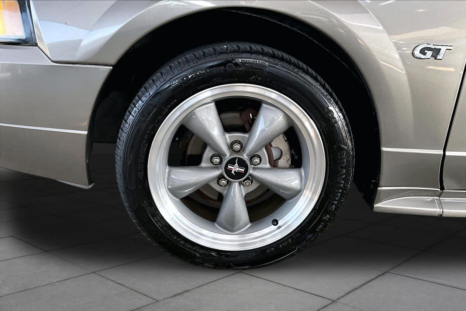 Used 2001 Ford Mustang GT RWD image 10