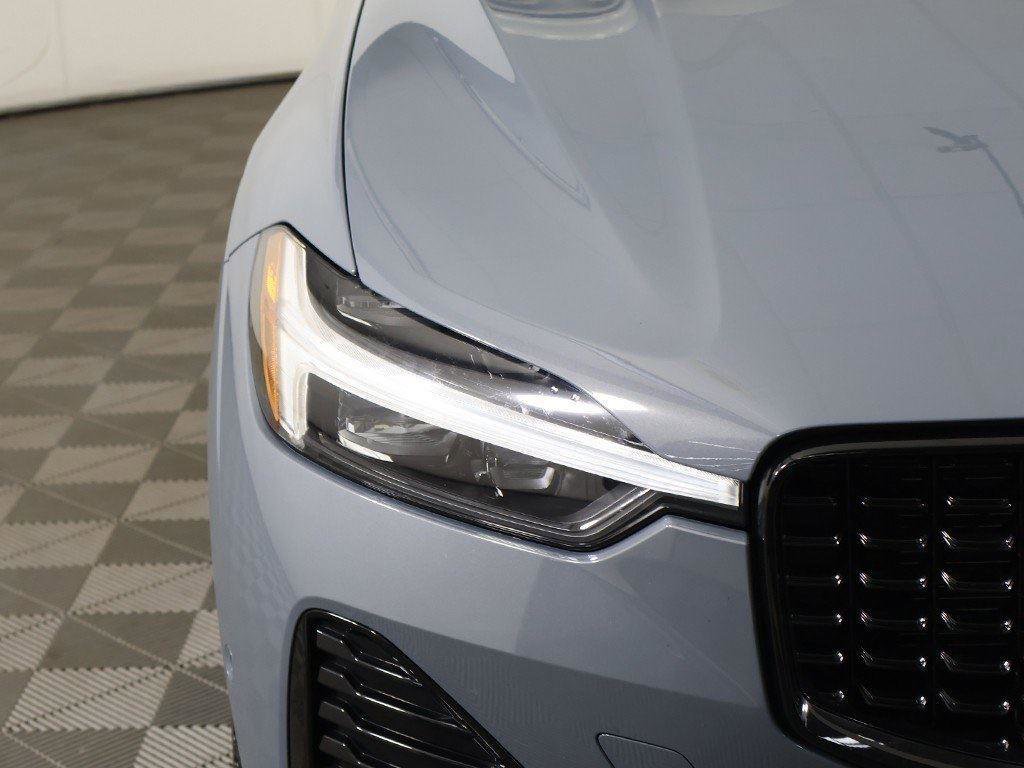 Used 2024 Volvo XC60 B5 Plus image 17