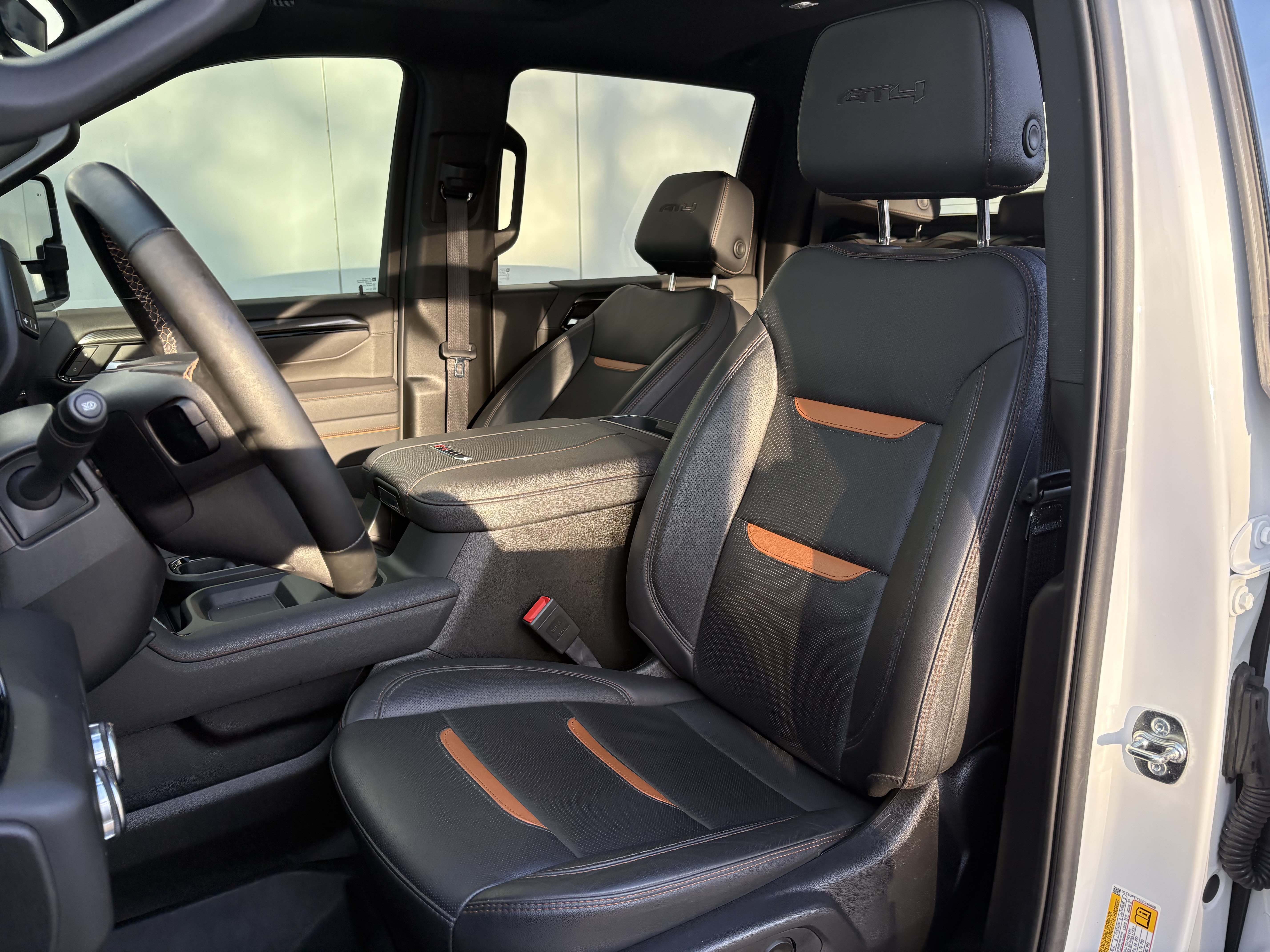 Used 2025 GMC Sierra 2500 AT4 w/ AT4 Premium Plus Package AWD/4WD image 10