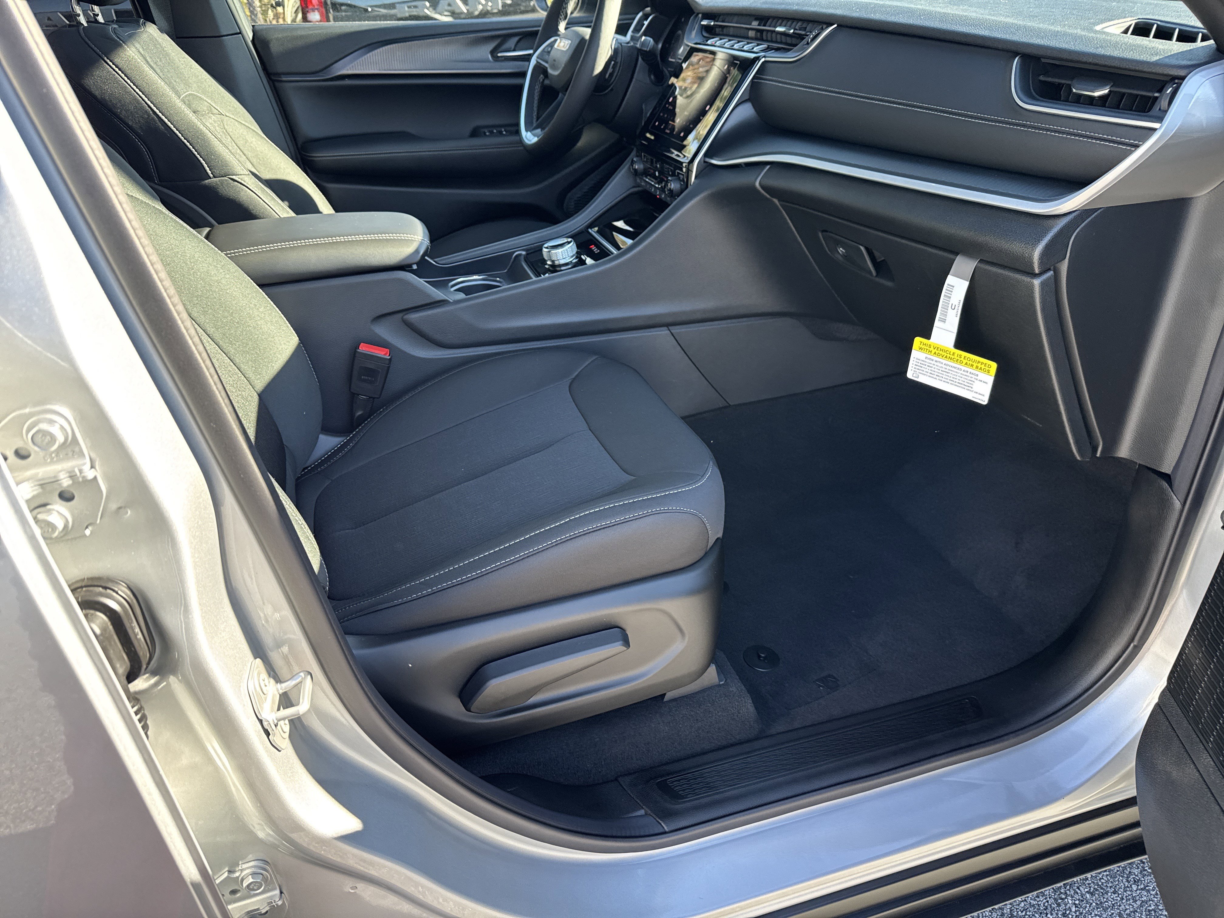 New 2025 Jeep Grand Cherokee L Laredo w/ Luxury Tech Group I image 18