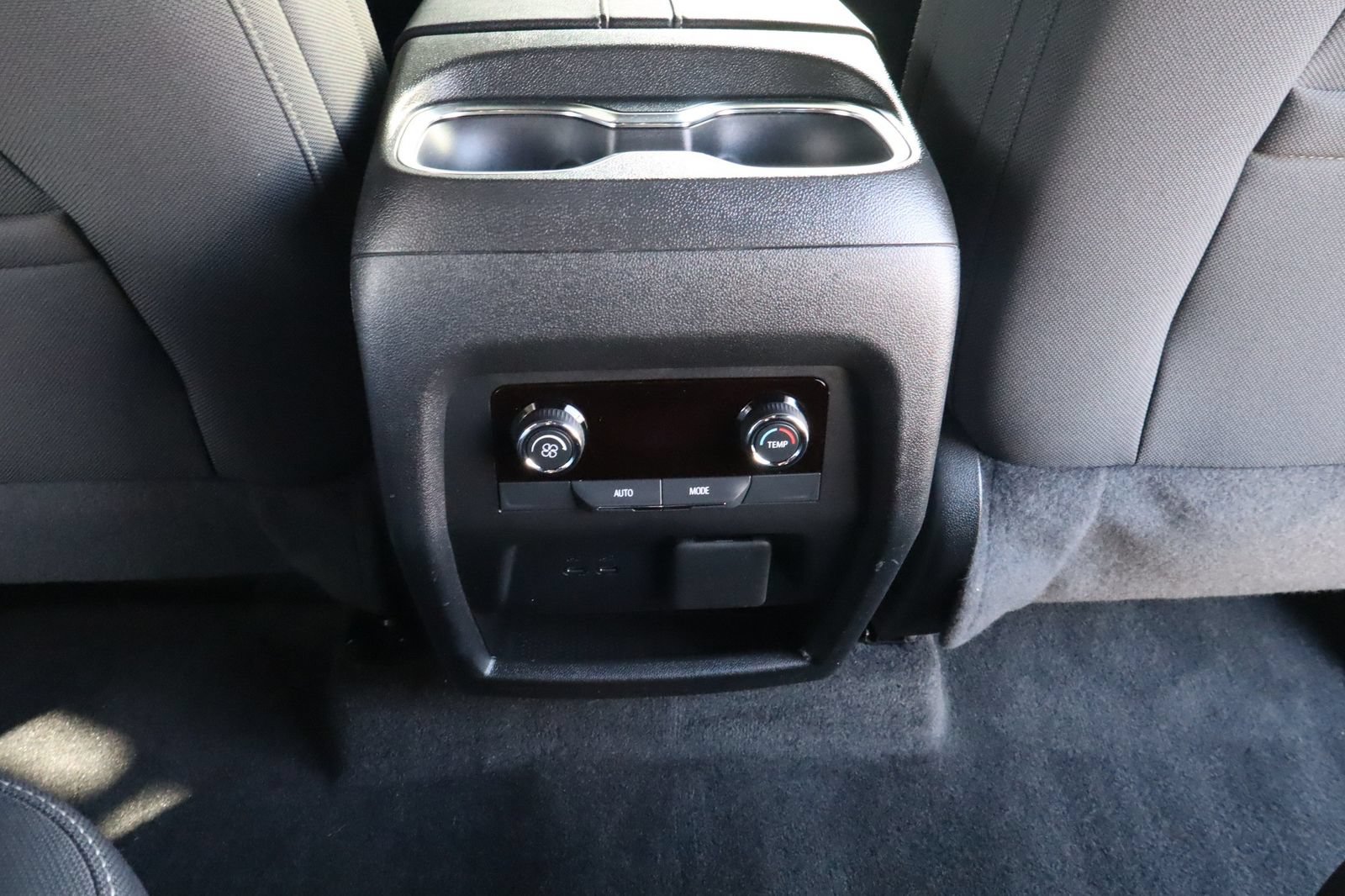 Used 2025 Chevrolet Traverse LT w/ Enhanced Driving Package AWD/4WD image 34