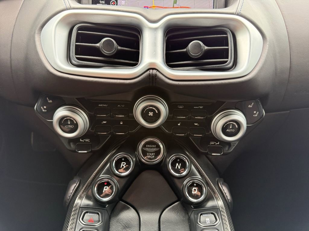 Used 2019 Aston Martin V8 Vantage Coupe image 4