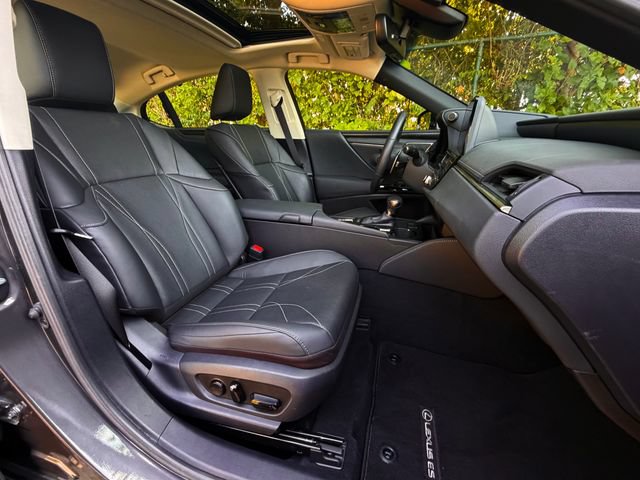 Certified 2025 Lexus ES 300h Ultra Luxury w/ Accessory Package (Z1) FWD image 22