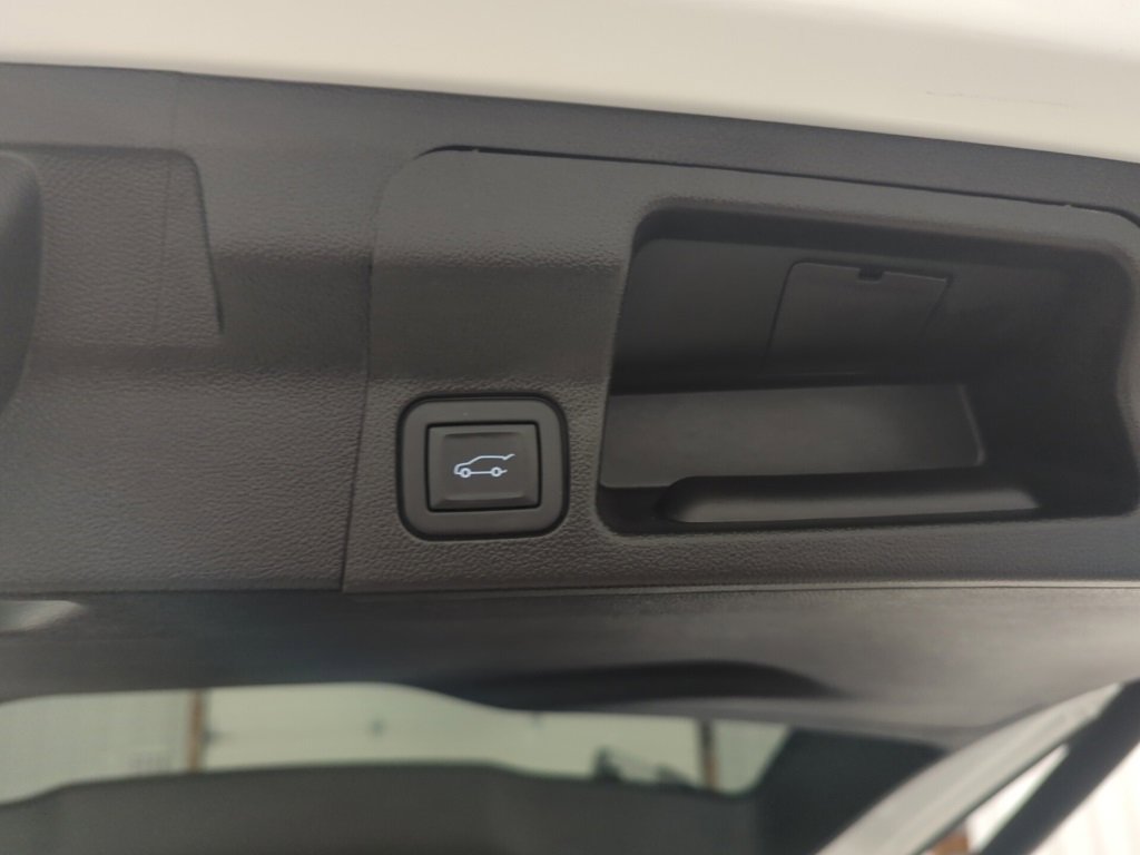 Used 2023 GMC Acadia SLE w/ Driver Convenience Package image 10