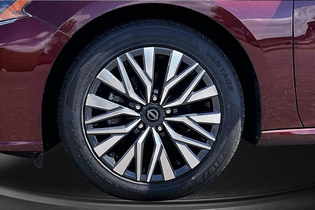 Used 2024 Nissan Altima 2.5 SV FWD image 30