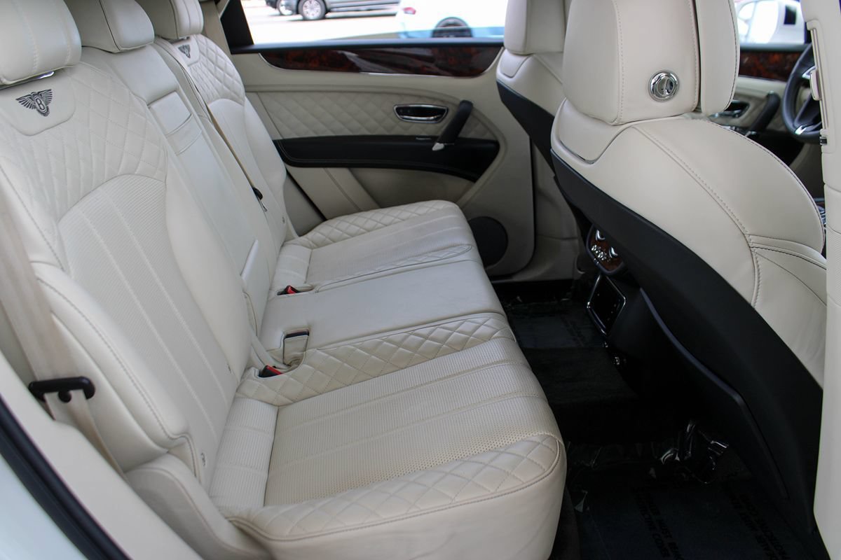 Used 2020 Bentley Bentayga Plug-In Hybrid AWD/4WD image 23