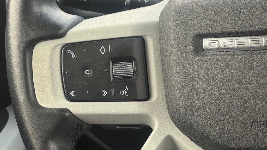 Used 2023 Land Rover Defender 130 SE image 16