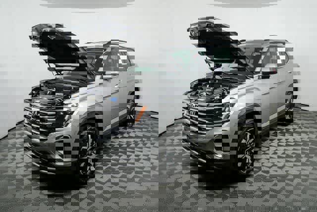 Certified 2025 Volkswagen Atlas SE image 33