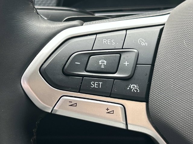 Used 2024 Volkswagen Atlas Cross Sport SEL Premium R-Line AWD/4WD image 37