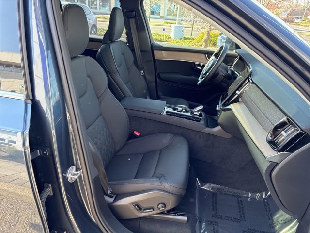 Used 2025 Volvo XC90 B6 Plus image 17