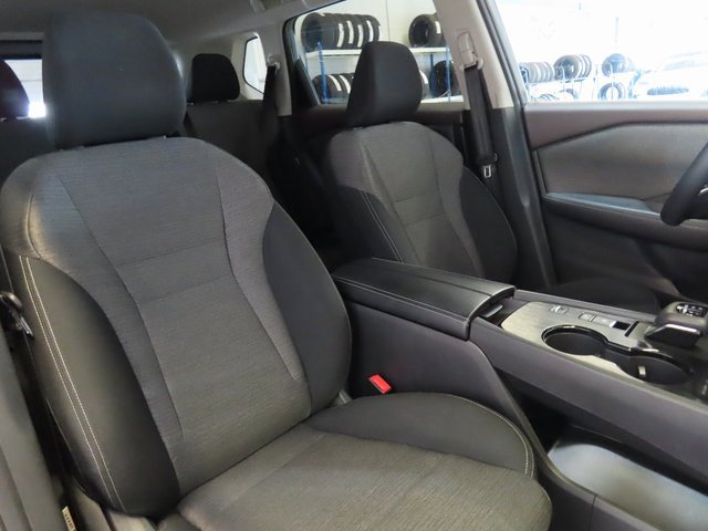 Used 2023 Nissan Rogue SV image 6