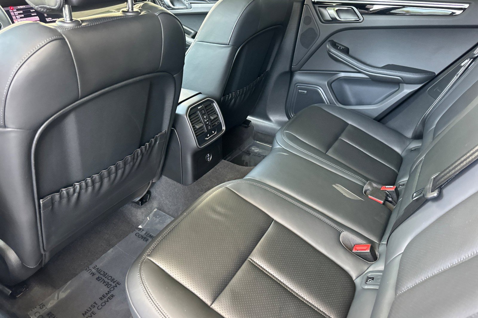 Certified 2022 Porsche Macan AWD/4WD image 13