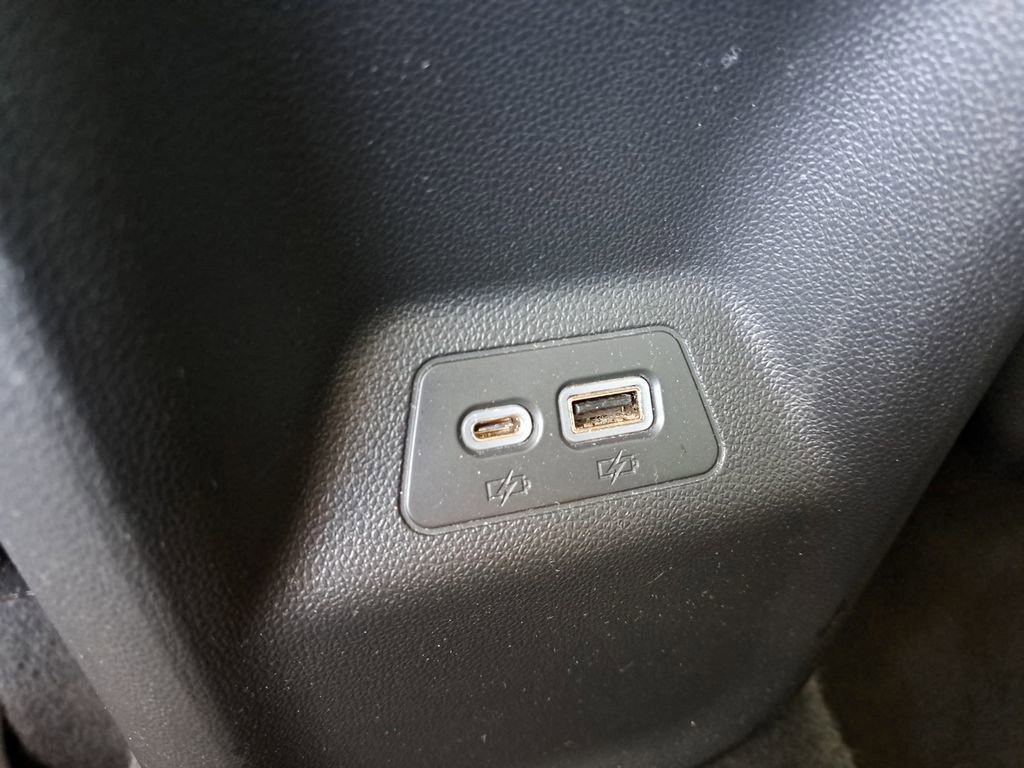 Used 2023 Buick Envision Essence image 10