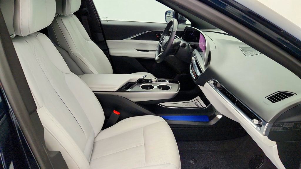 Used 2024 Cadillac Lyriq Luxury image 23