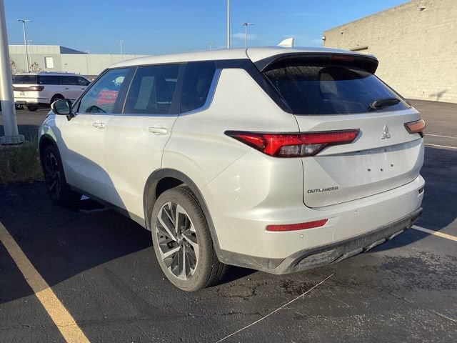 Used 2022 Mitsubishi Outlander ES image 11