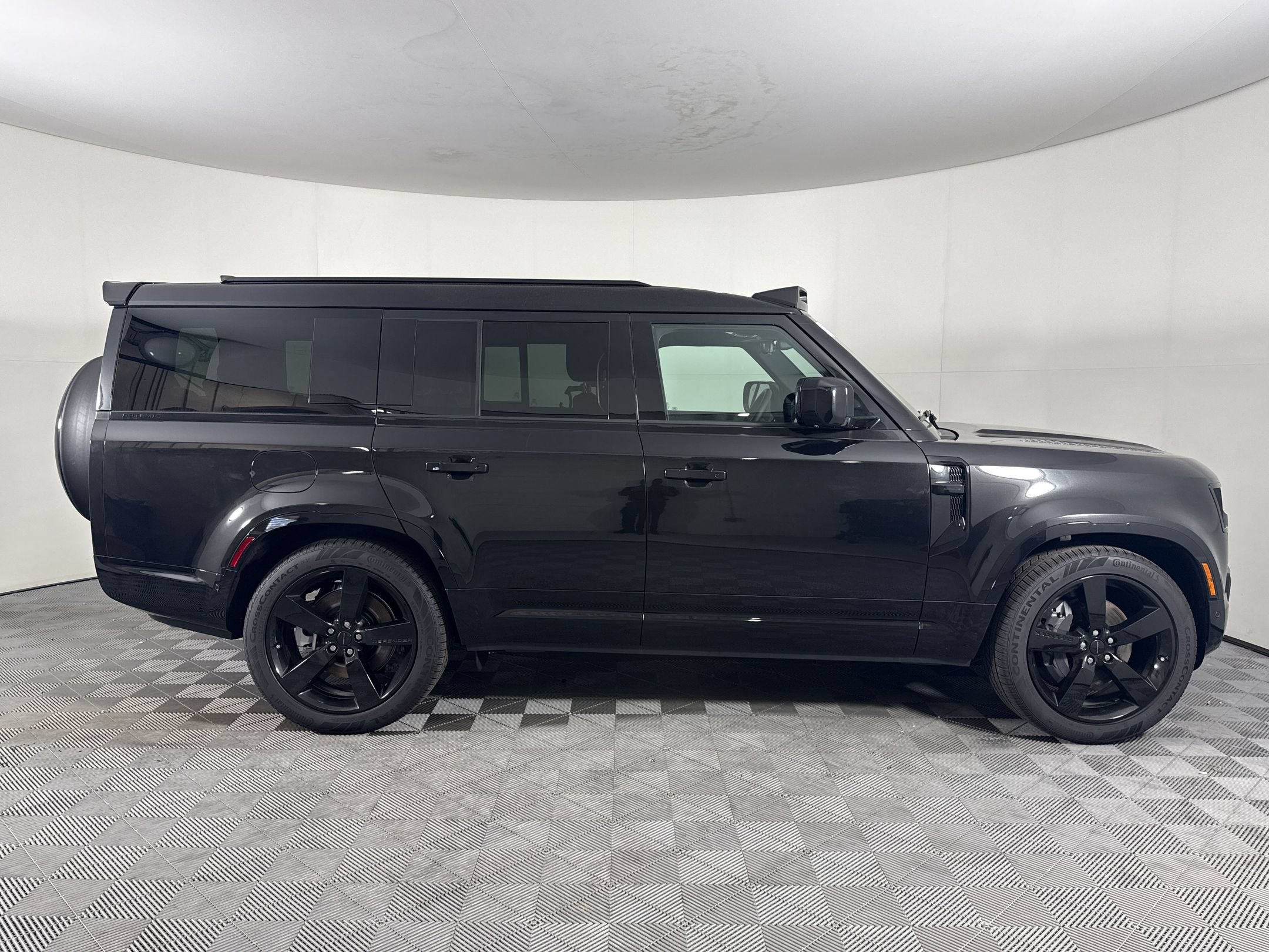 New 2026 Land Rover Defender 130 X-Dynamic SE AWD/4WD image 8