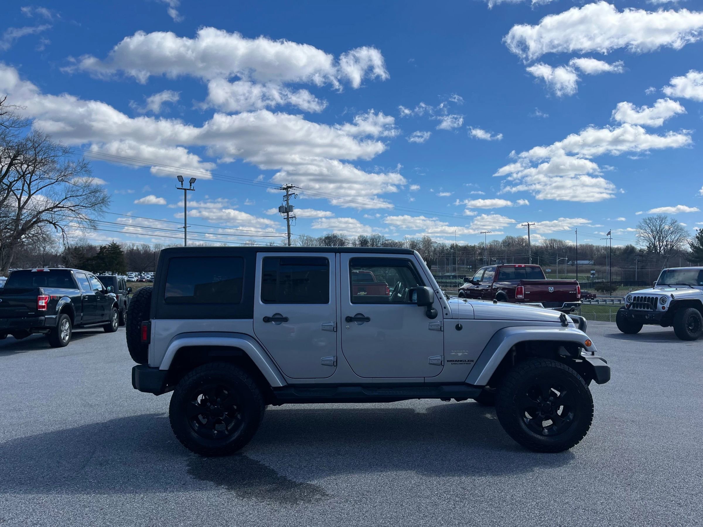 Used 2014 Jeep Wrangler Unlimited Sahara w/ Dual Top Group image 29
