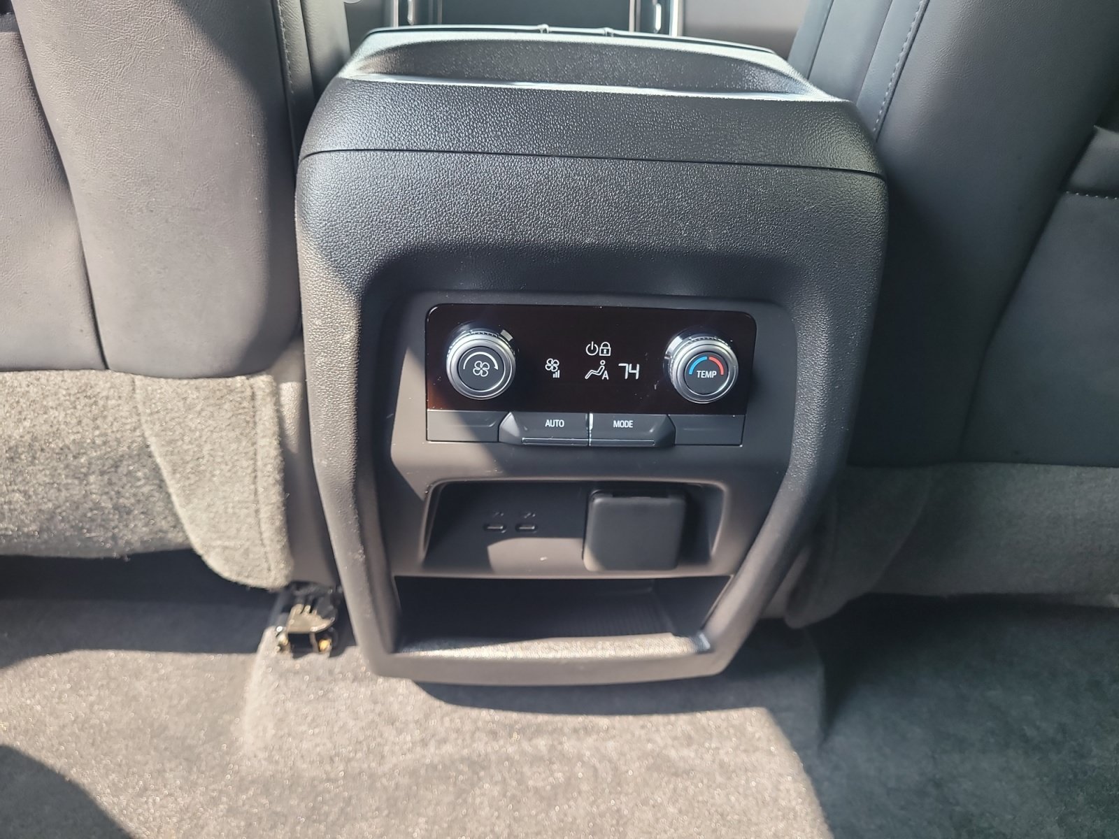 Used 2024 GMC Acadia Elevation FWD image 32