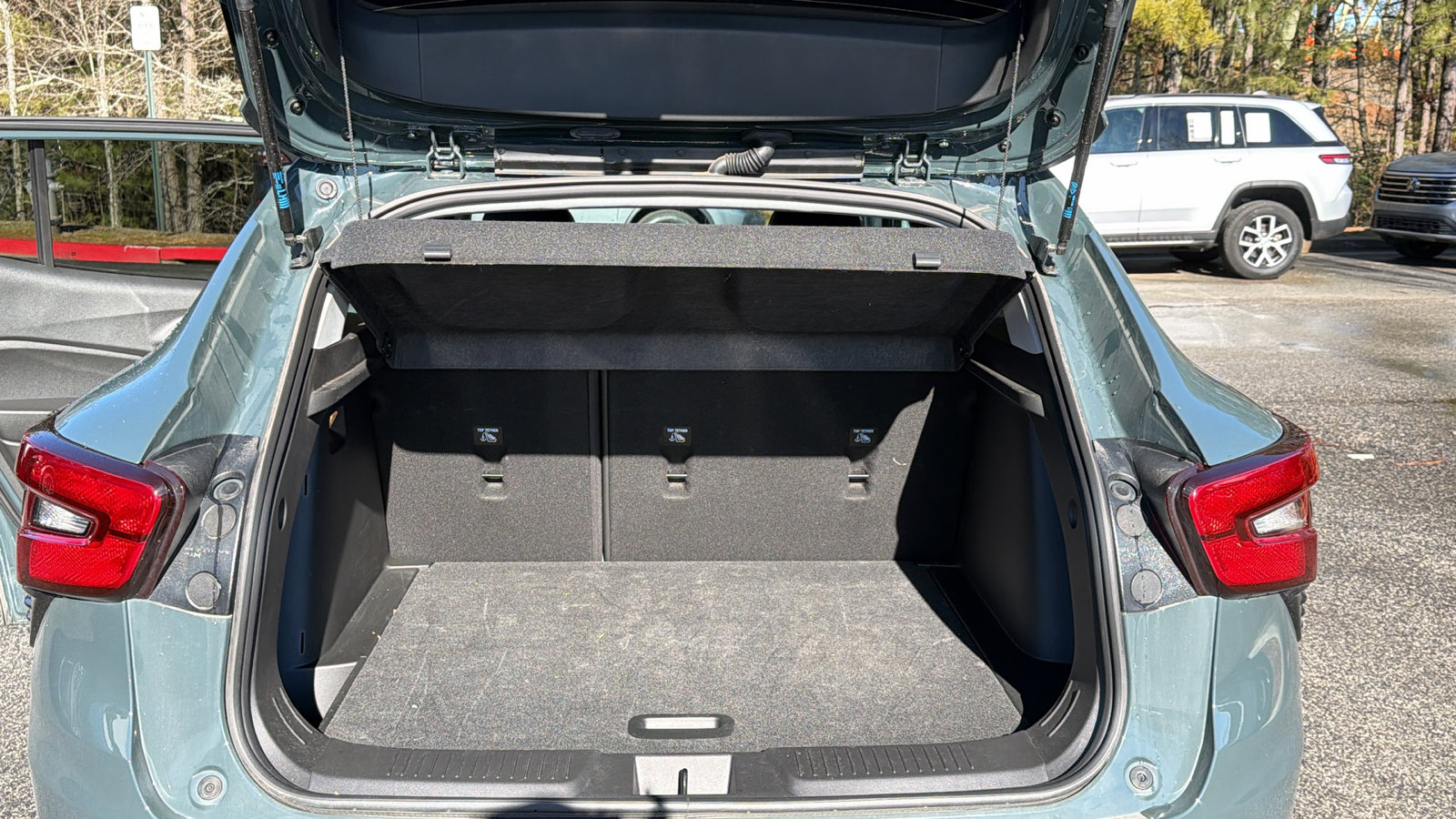 Used 2025 Chevrolet Trax LT w/ Driver Confidence Package image 13