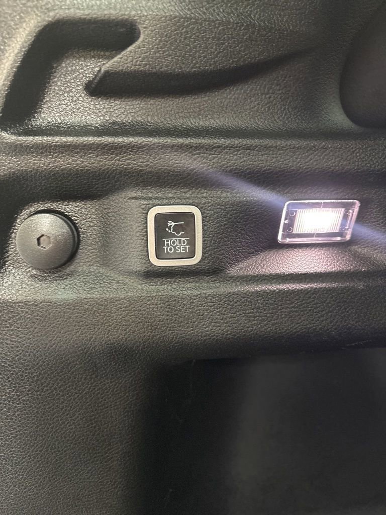 Used 2024 Jeep Grand Cherokee L Laredo image 10