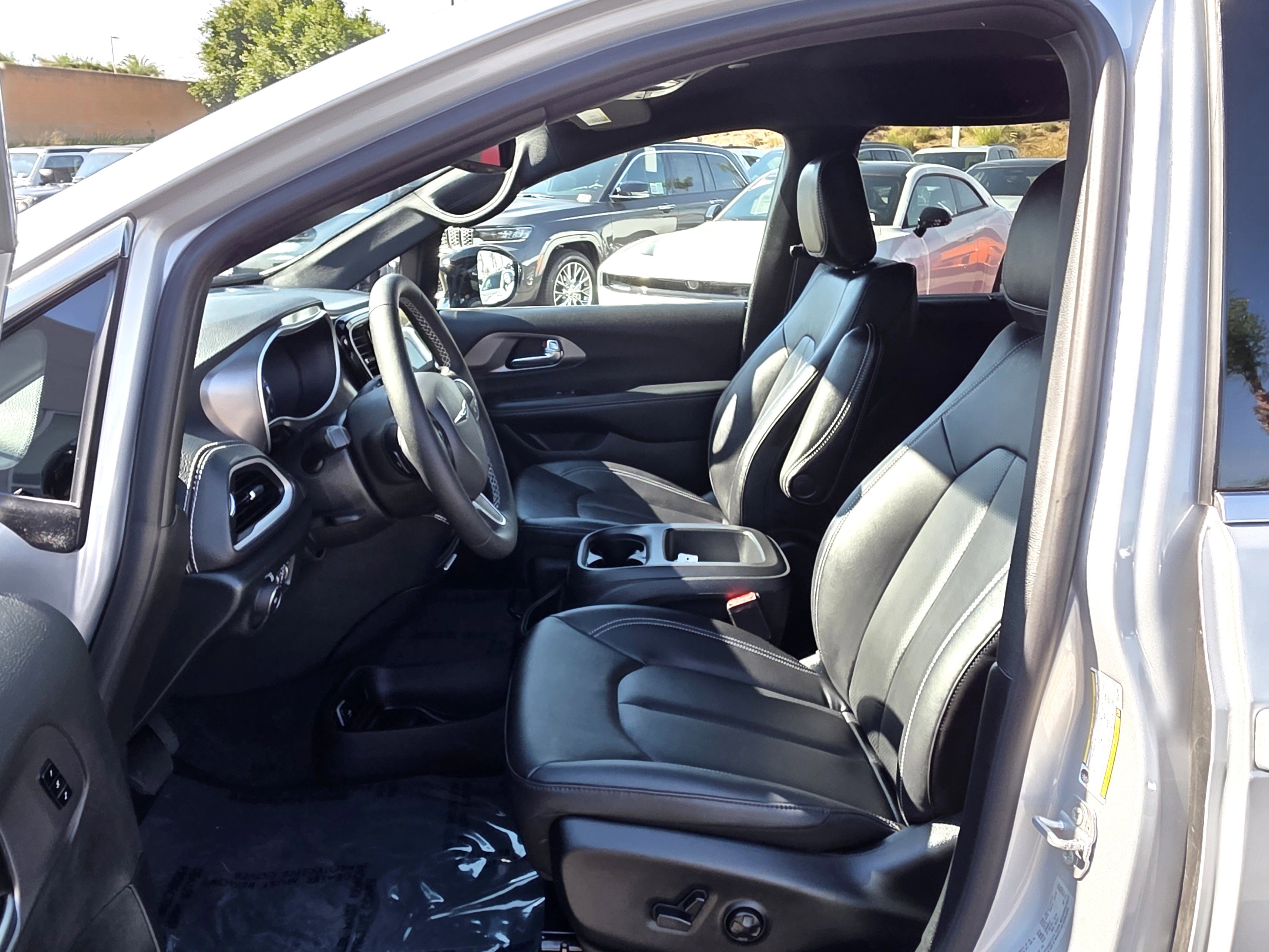 New 2026 Chrysler Pacifica Select image 12