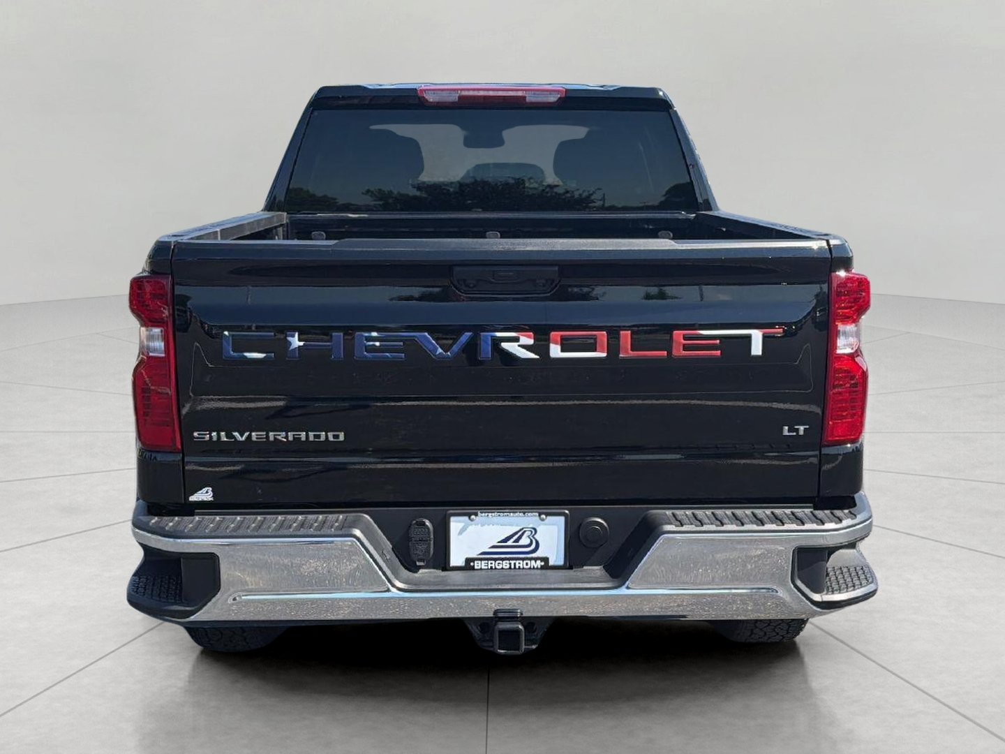 Used 2025 Chevrolet Silverado 1500 LT AWD/4WD image 5