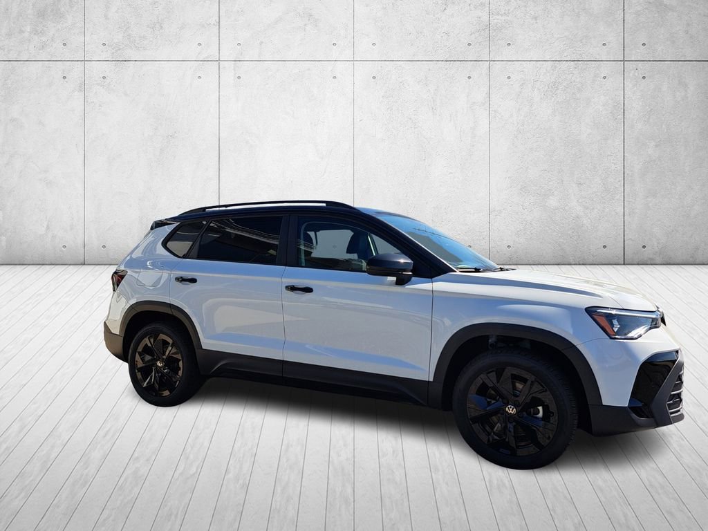New 2026 Volkswagen Taos SE image 3