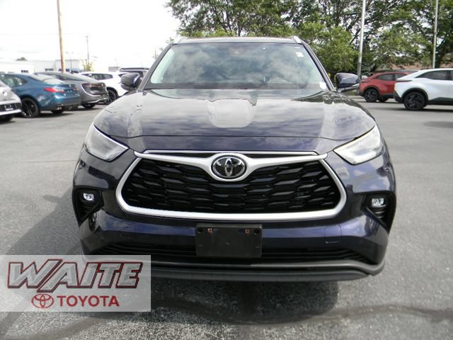 Used 2023 Toyota Highlander XLE AWD/4WD image 6