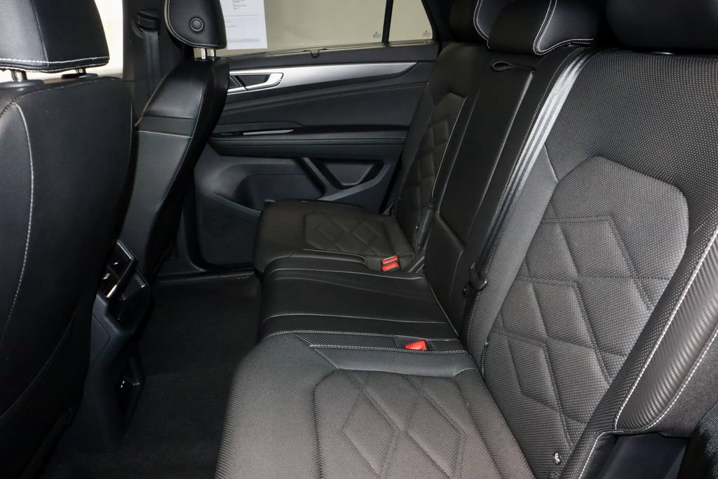 Used 2025 Volkswagen Atlas Cross Sport SE FWD image 23