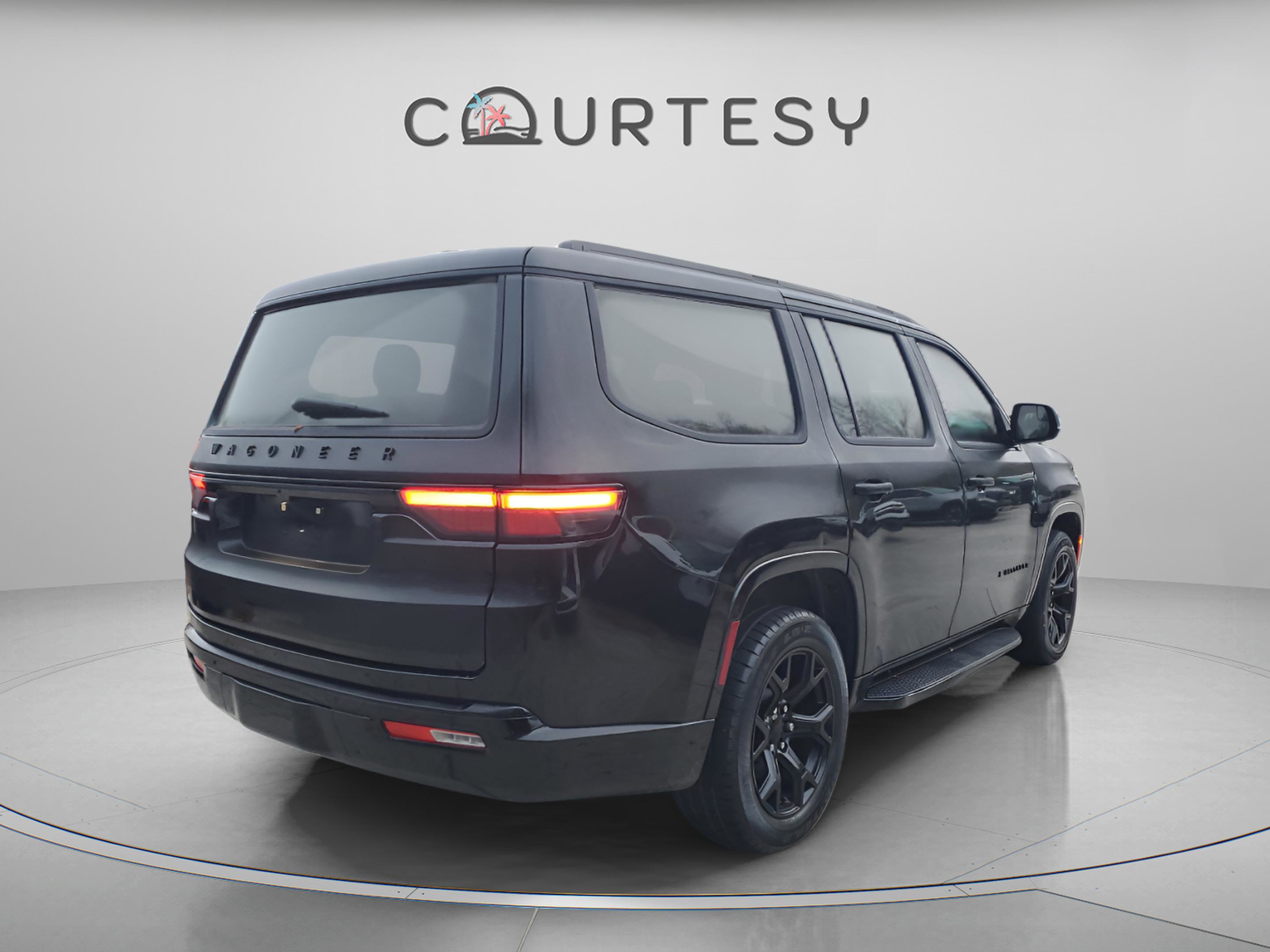 Used 2023 Jeep Wagoneer Series II image 4