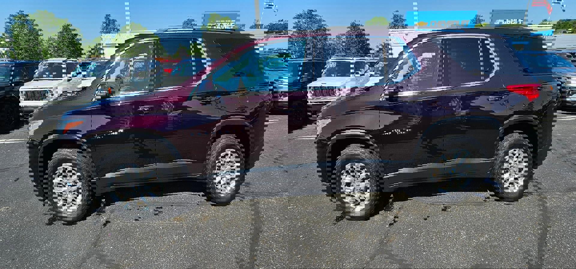 Used 2021 Chevrolet Traverse LT image 4