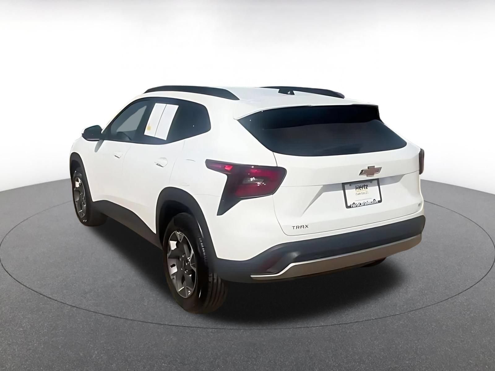 Used 2025 Chevrolet Trax LT w/ LT Convenience Package FWD image 9