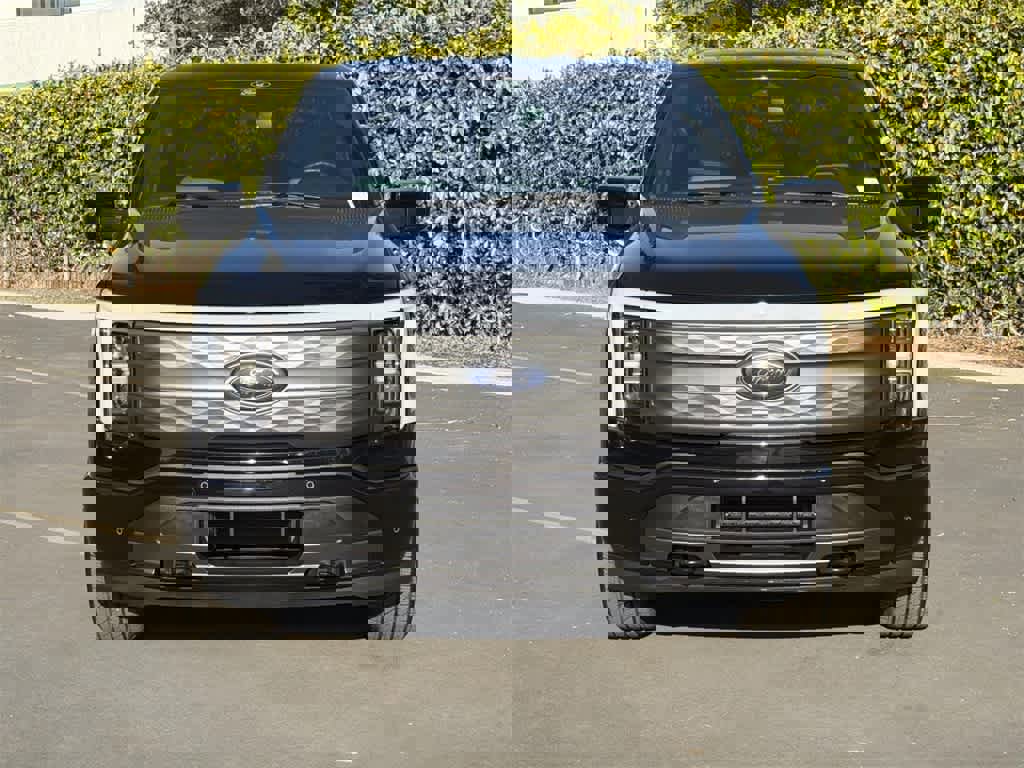 Used 2022 Ford F150 Lightning Lariat image 2