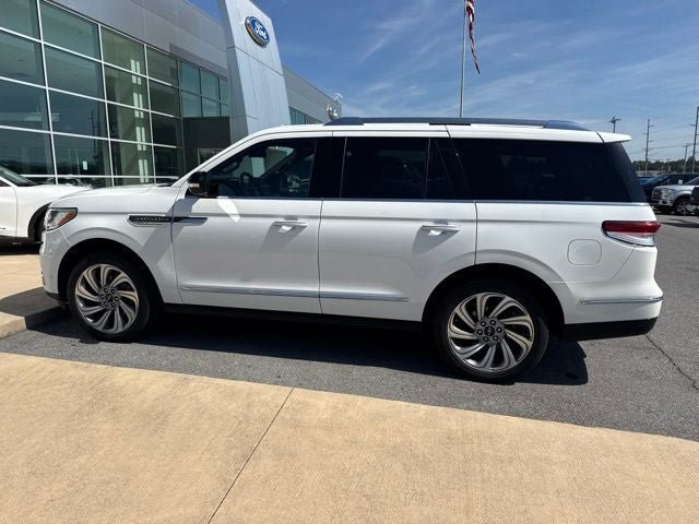 Used 2023 Lincoln Navigator Reserve AWD/4WD image 10