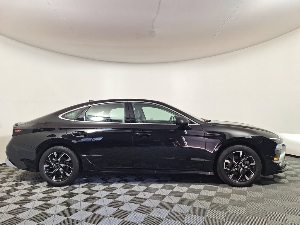Used 2025 Hyundai Sonata SEL FWD image 4