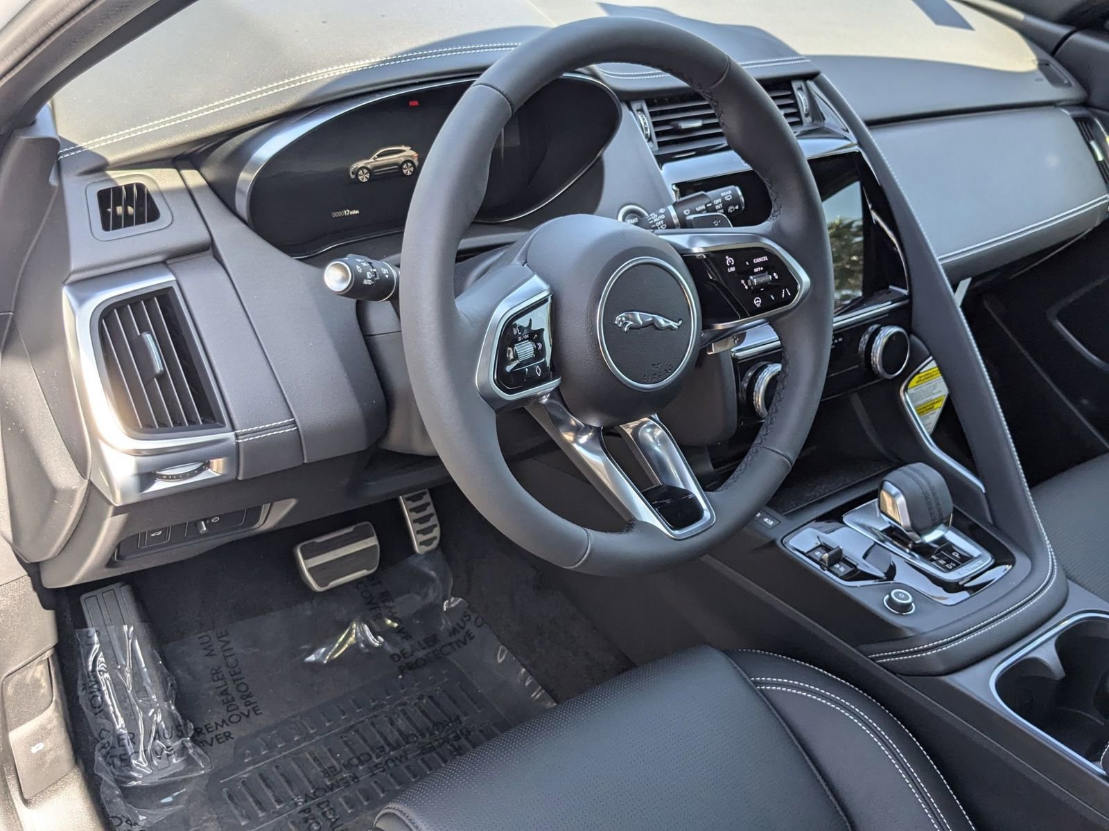 Used 2024 Jaguar E-PACE R-Dynamic SE image 3