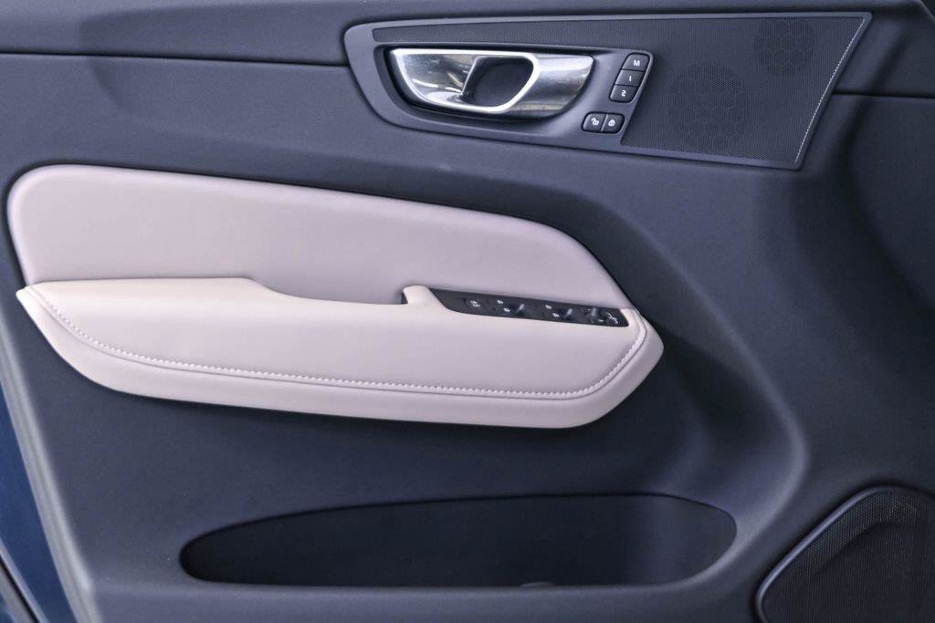 New 2026 Volvo XC60 B5 Plus w/ Protection Package Premier AWD/4WD image 6
