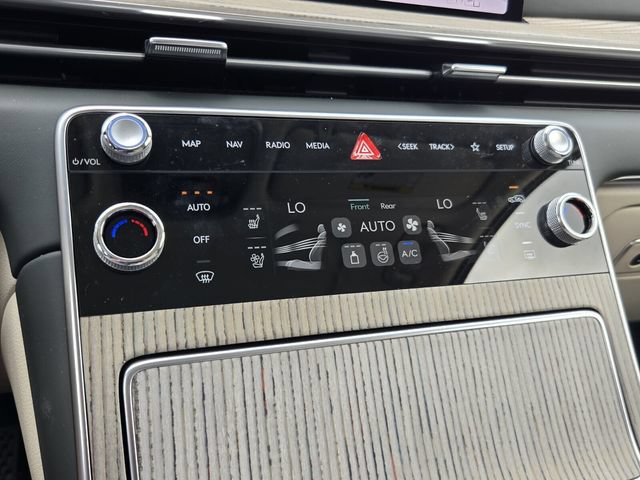 Certified 2025 Genesis GV80 3.5T Prestige AWD/4WD image 18