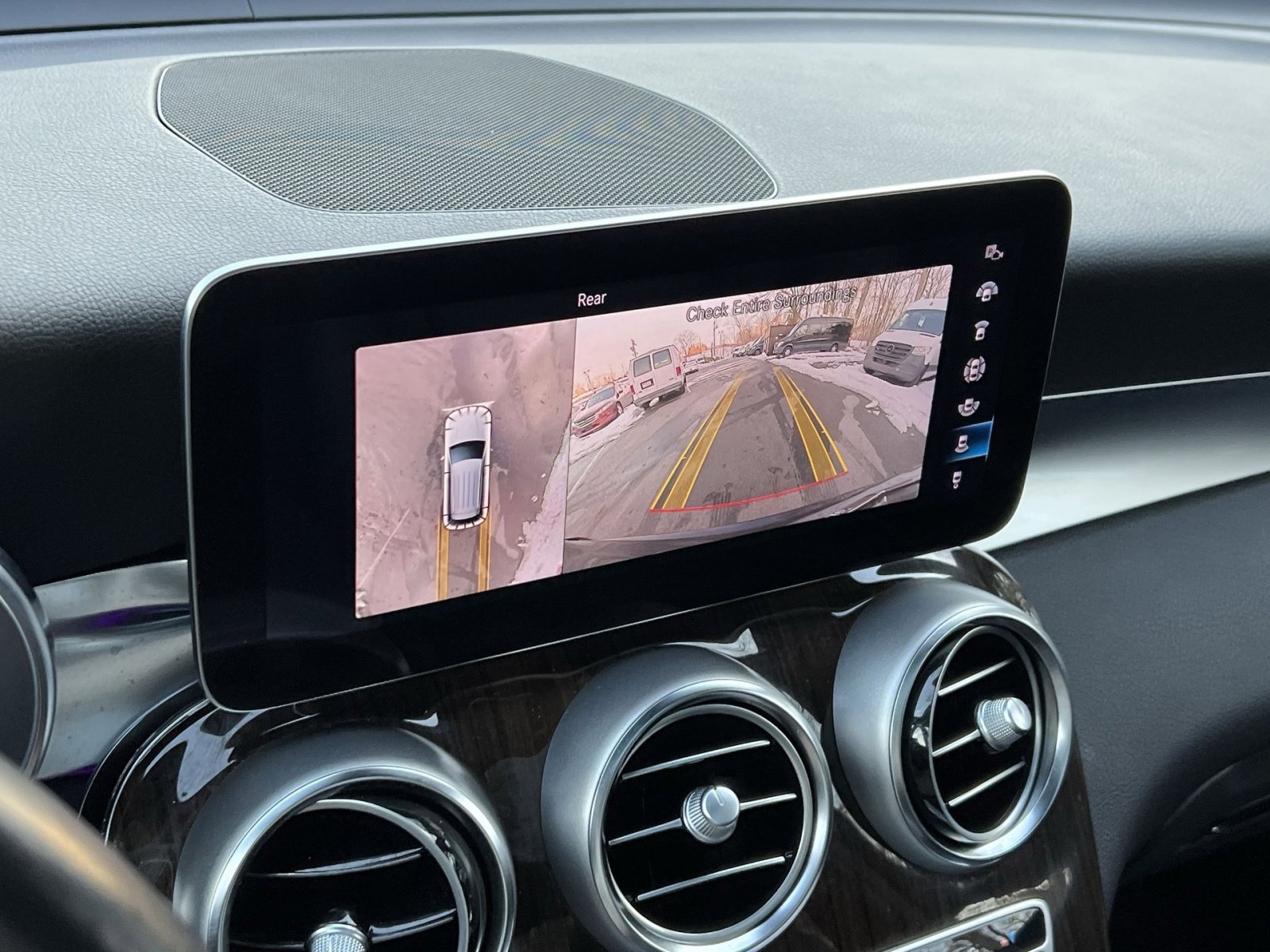 Certified 2022 Mercedes-Benz GLC 300 4MATIC w/ Premium Package Lite image 17