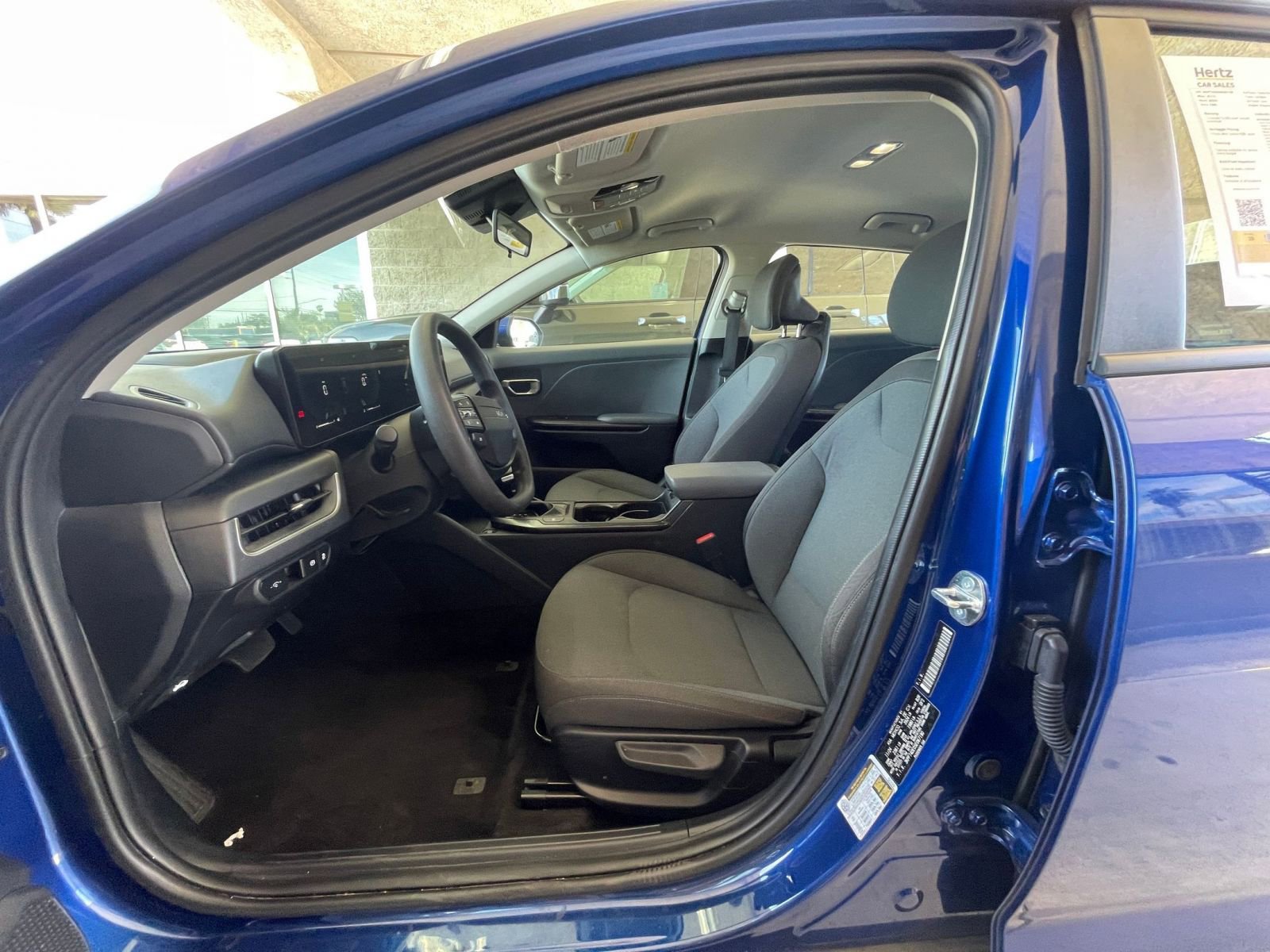 Used 2025 Kia K4 LXS image 28