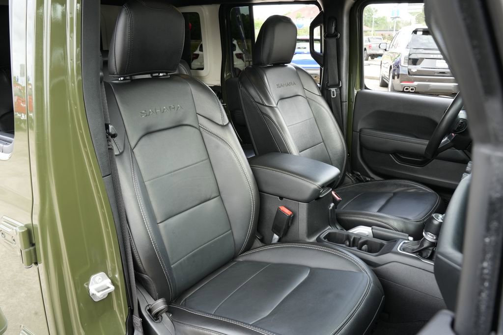 Used 2021 Jeep Wrangler Unlimited Sahara w/ Cold Weather Group AWD/4WD image 23