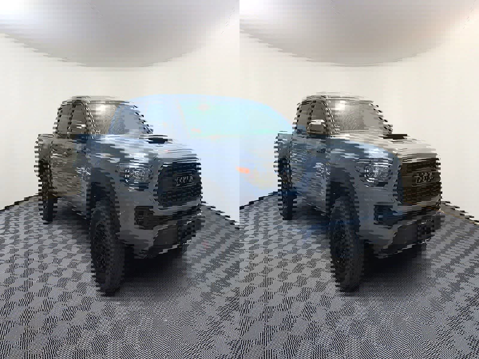 Used 2017 Toyota Tacoma TRD Pro AWD/4WD image 5