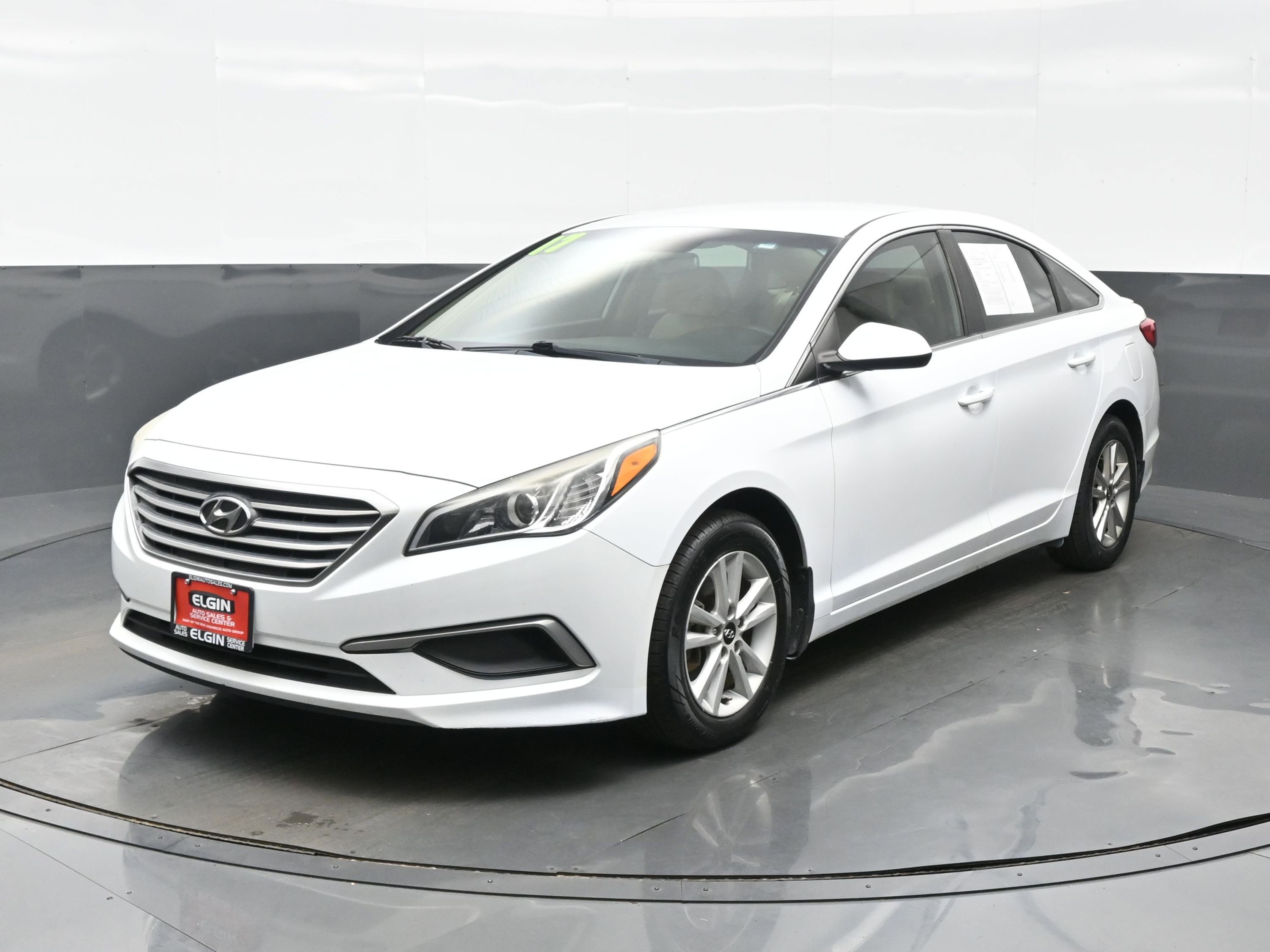 Used 2017 Hyundai Sonata SE w/ Cargo Package image 2