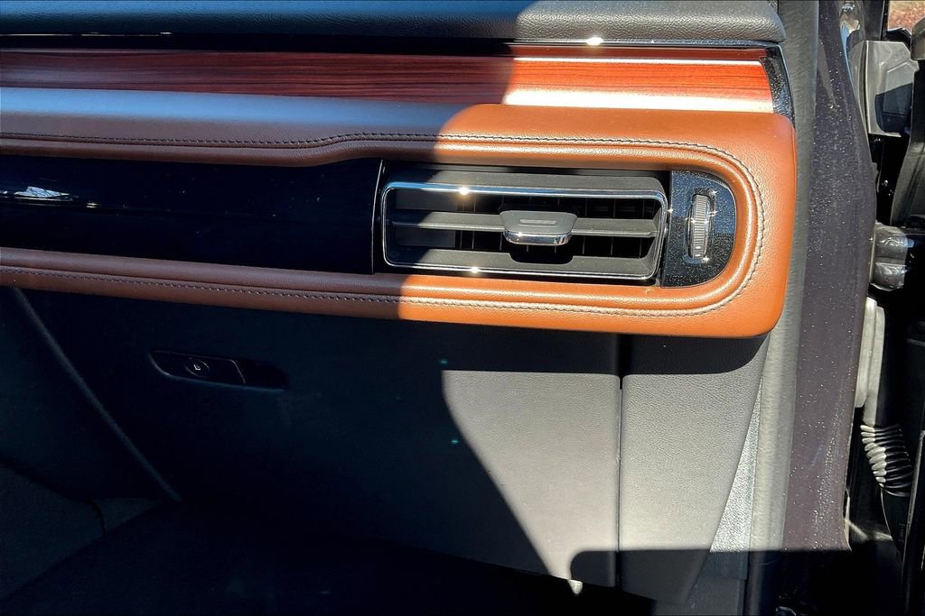 Used 2024 Lincoln Aviator Reserve w/ Equipment Group 201A image 16