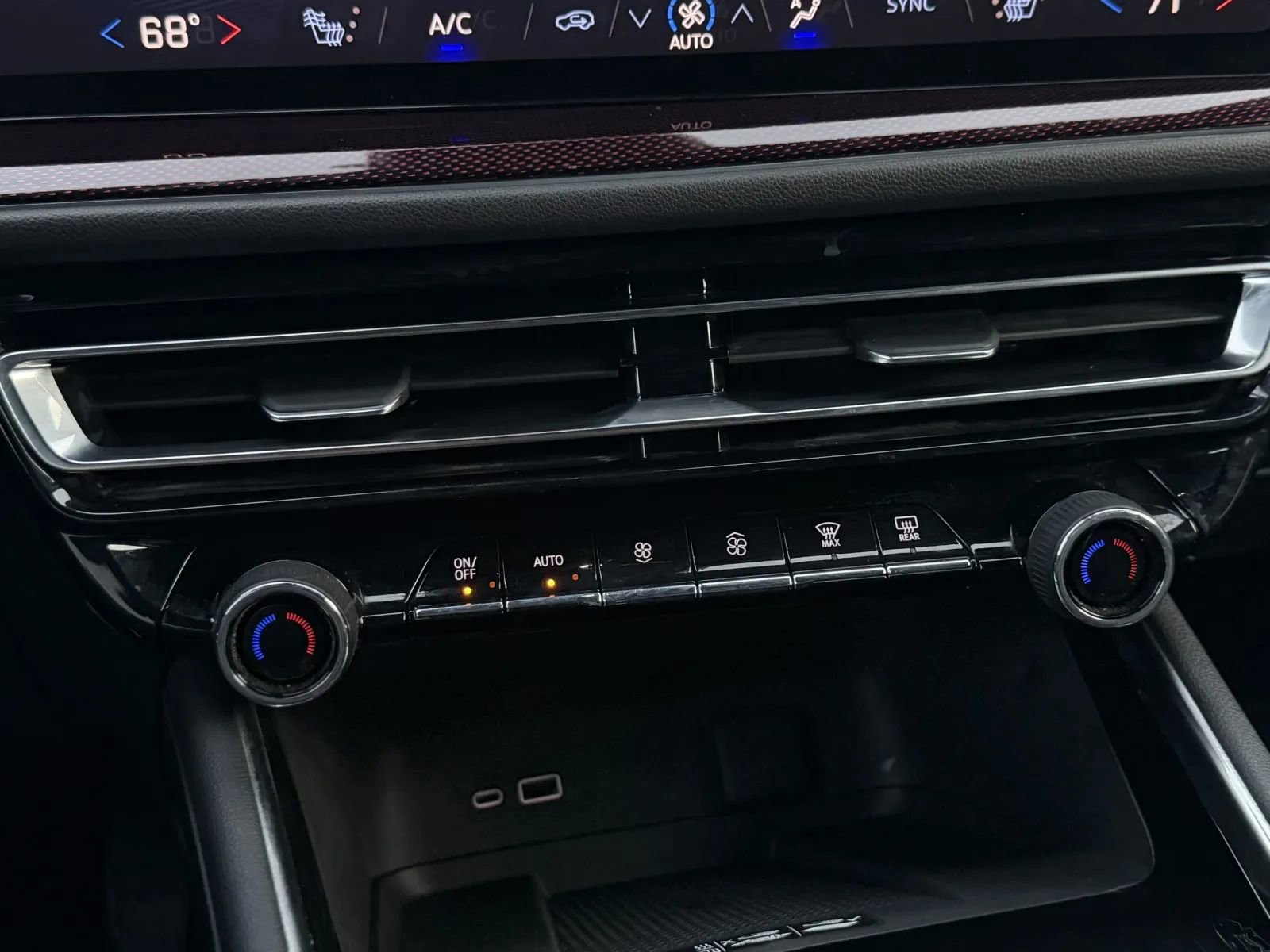 Used 2024 Chevrolet Traverse Z71 w/ LPO, Cargo Package image 39