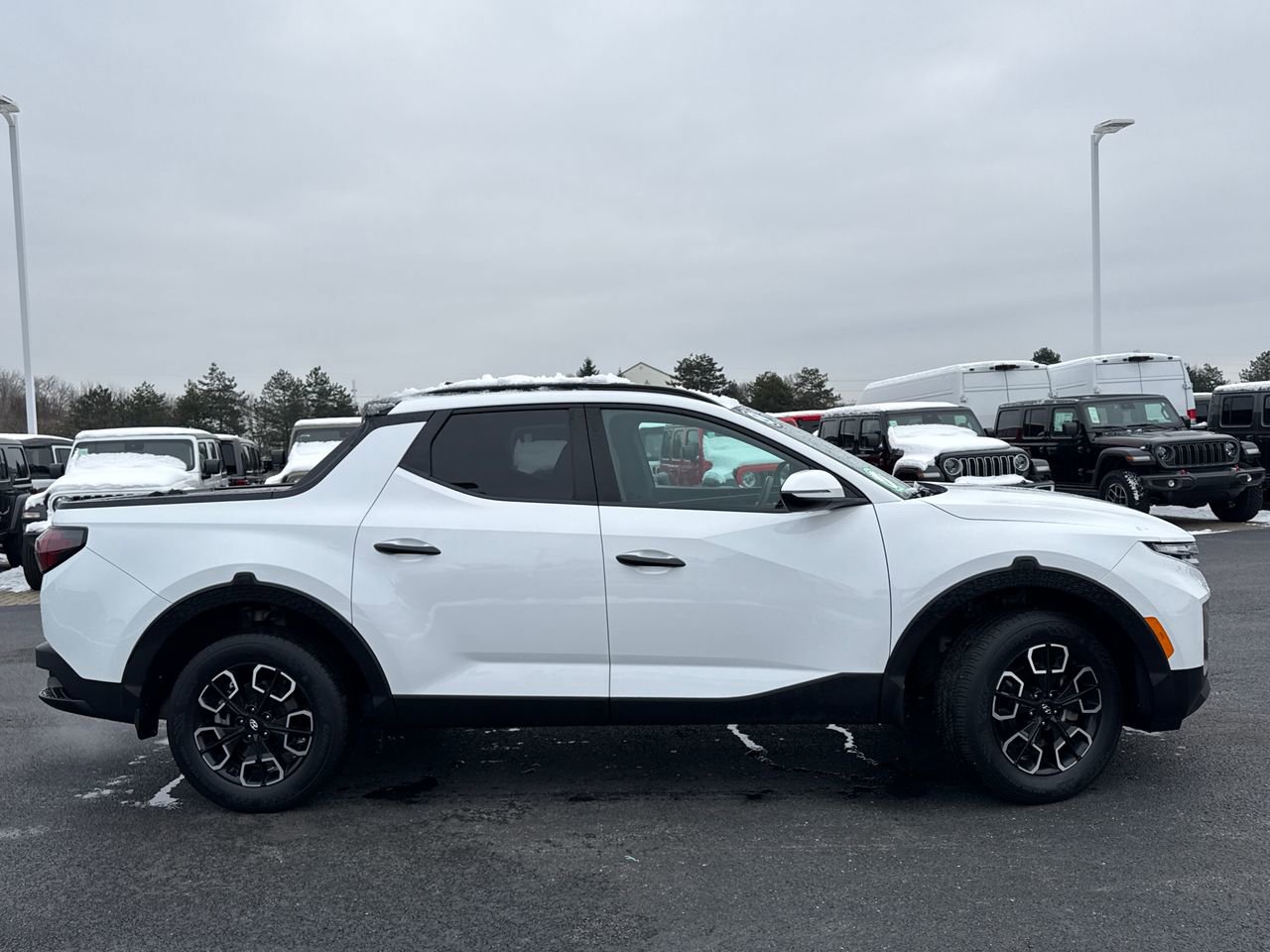 Used 2022 Hyundai Santa Cruz SEL w/ Activity Package image 2