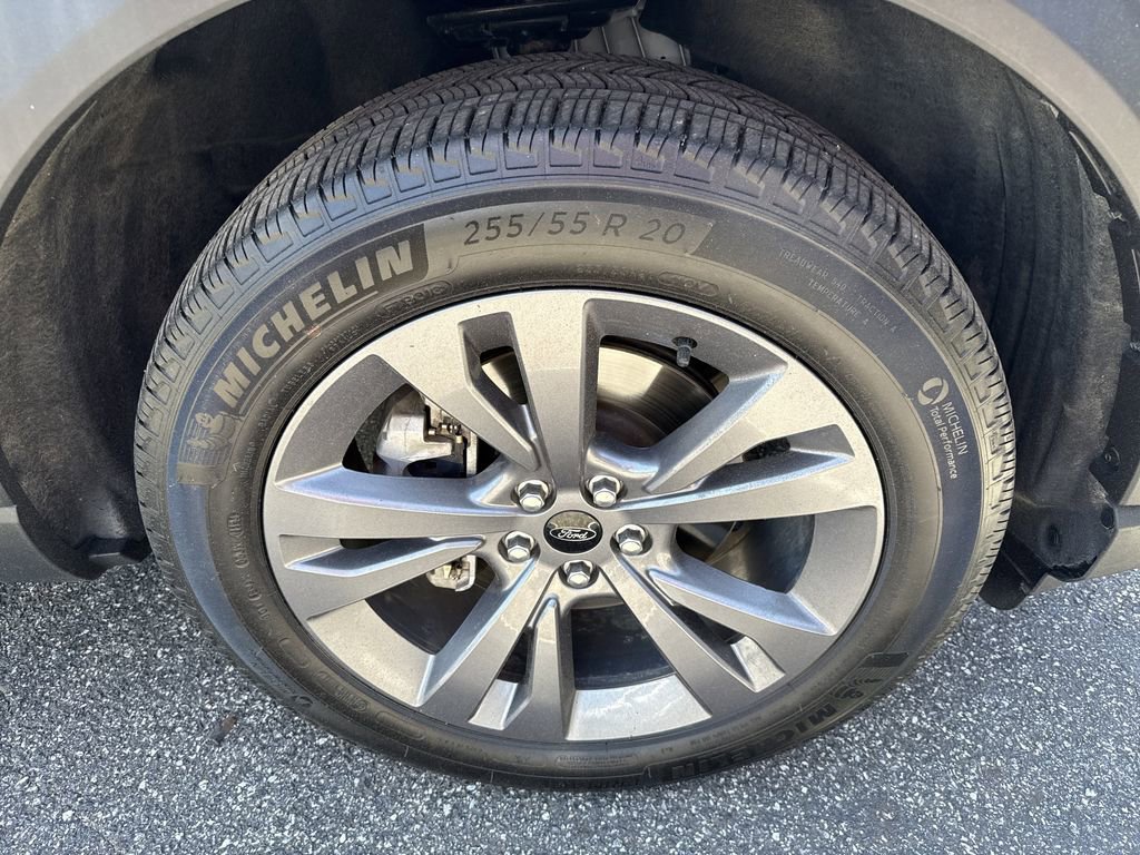 Used 2025 Ford Explorer Active w/ Active Comfort Package AWD/4WD image 2