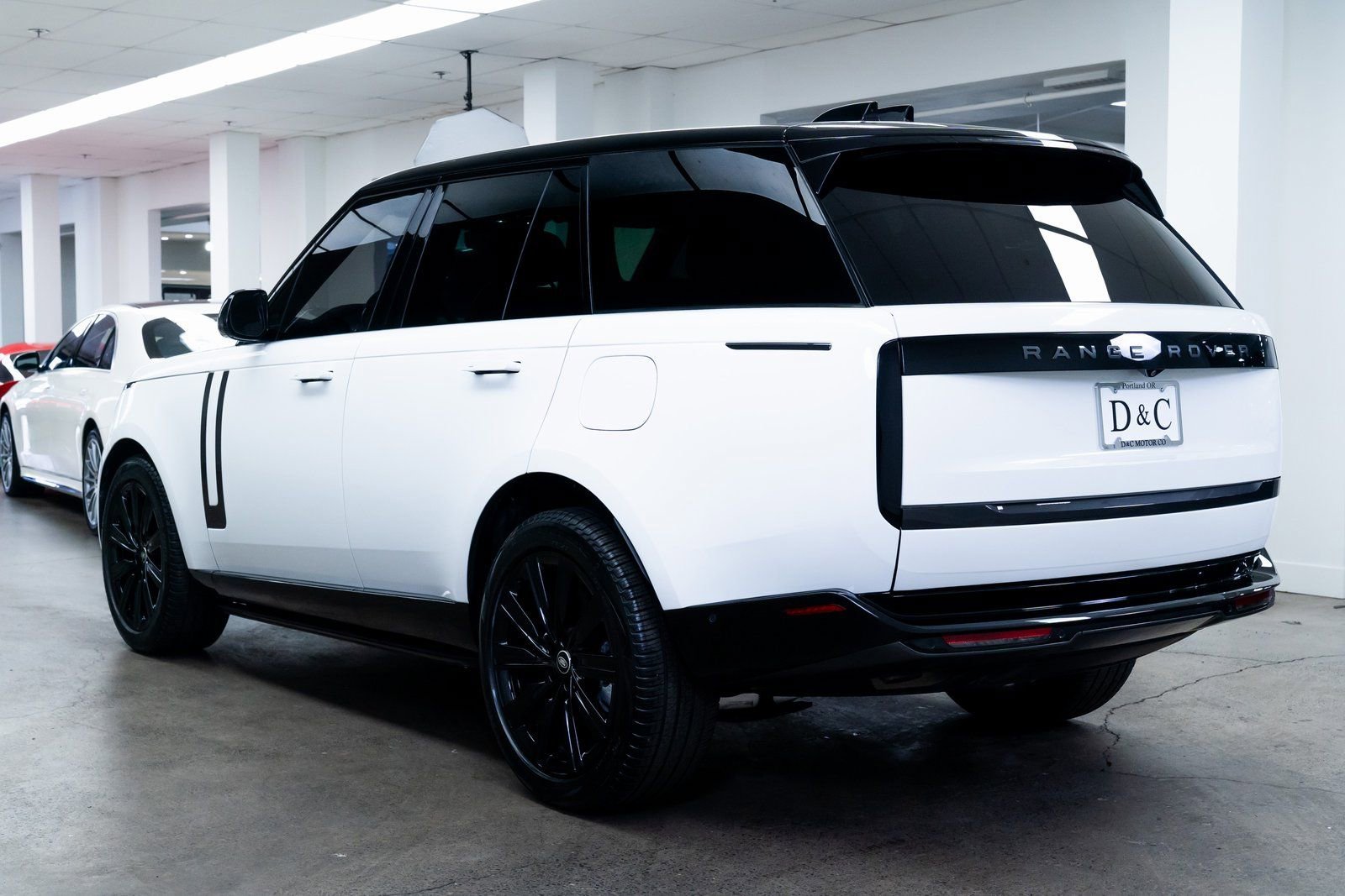 Used 2025 Land Rover Range Rover SE image 4